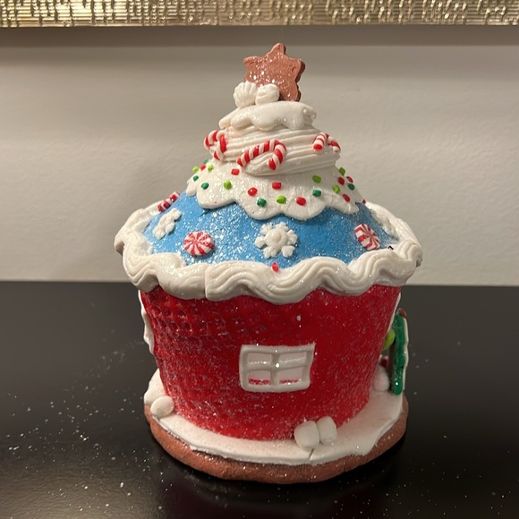 Light Up Gingerbread House - Picture 5 of 11